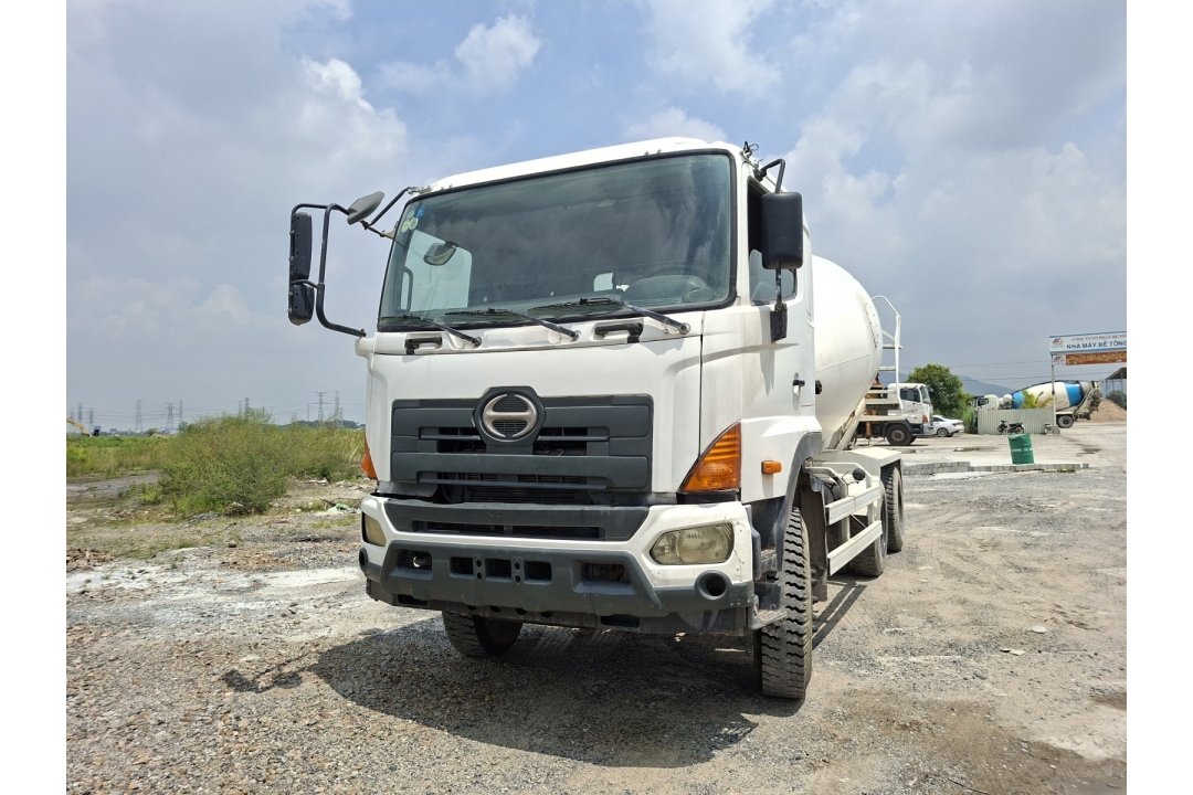 Xe trộn bê tông hino cũ đời 2014