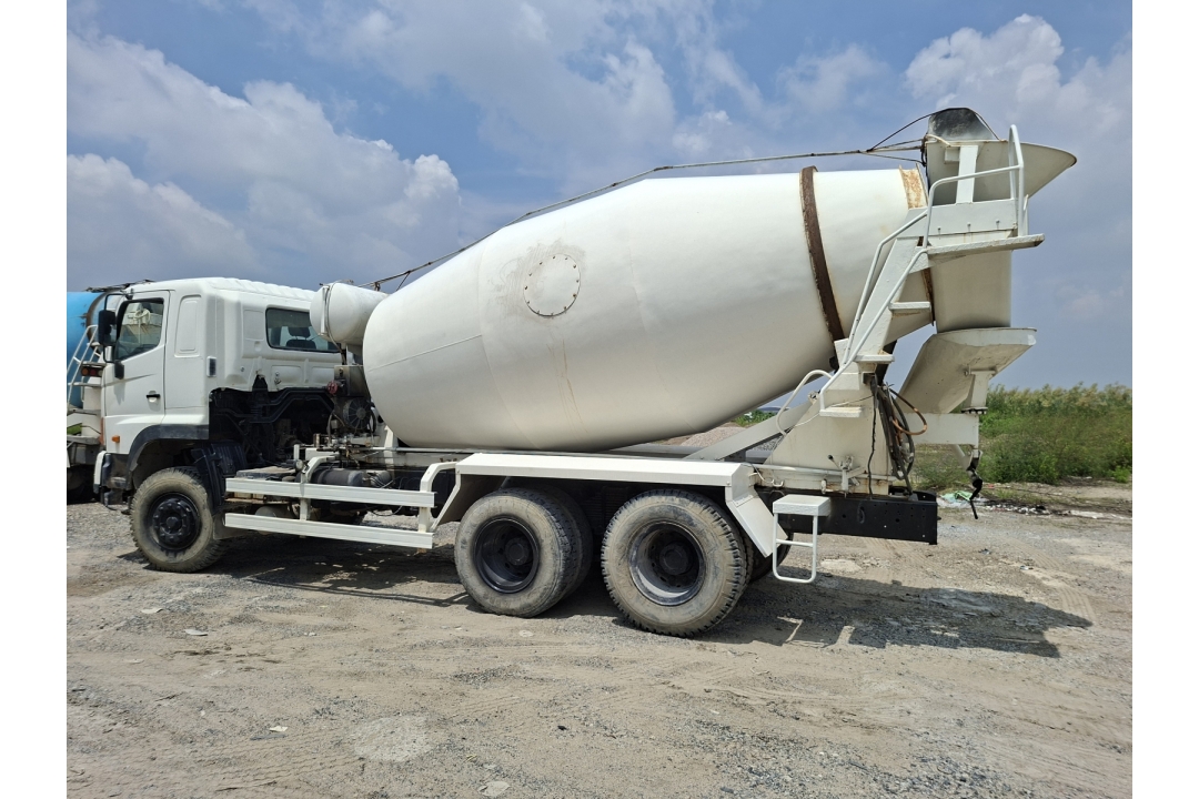 Xe trộn bê tông hino cũ đời 2015