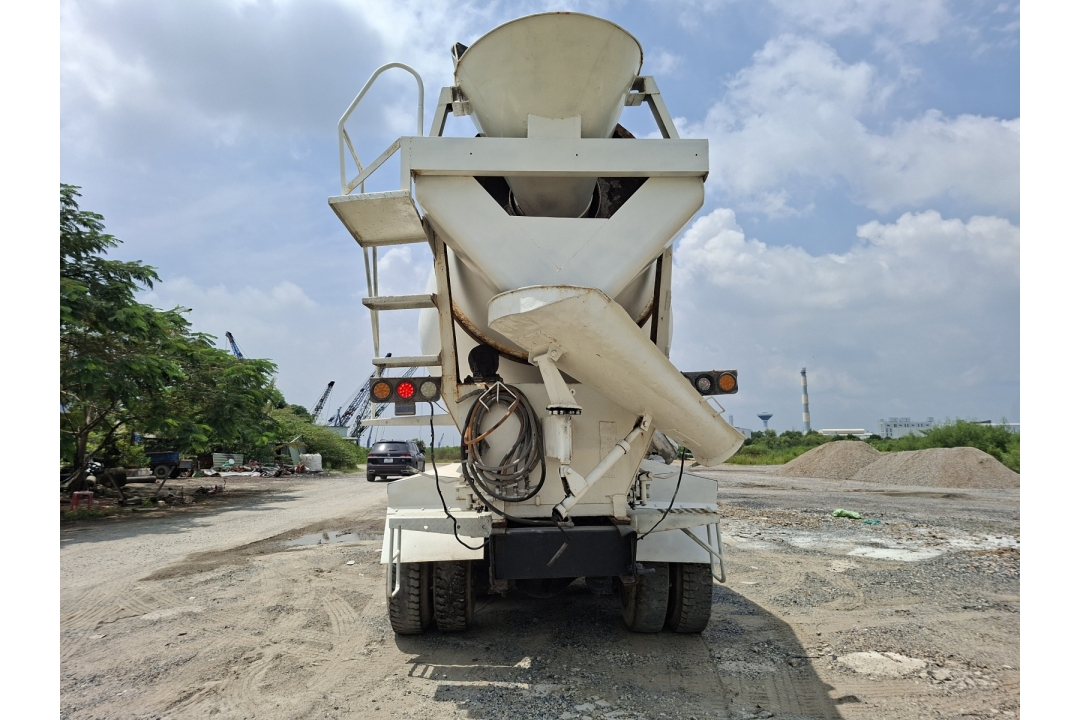 Xe trộn bê tông hino cũ đời 2015