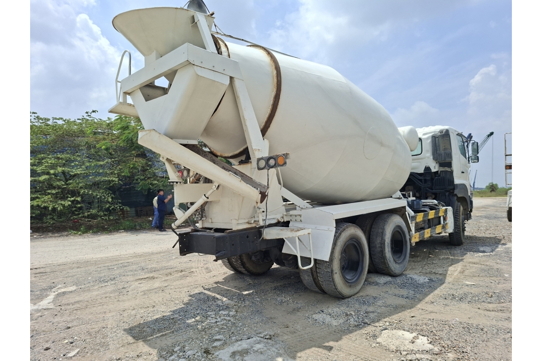 Xe trộn bê tông hino cũ đời 2015