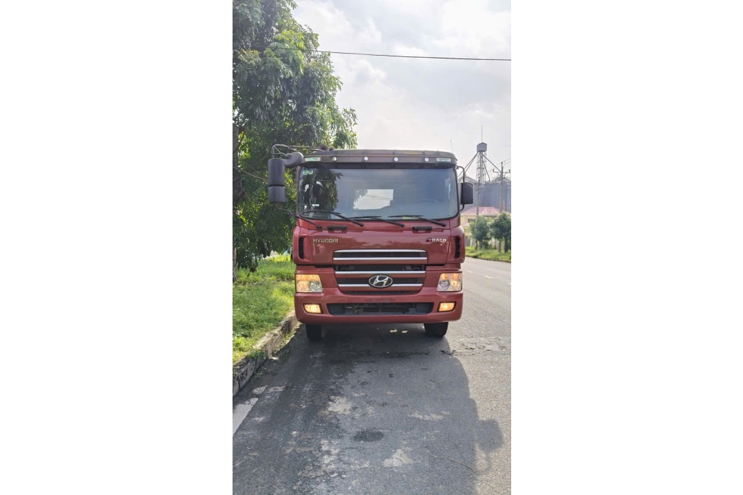 Đầu kéo Hyundai HD1000 cũ