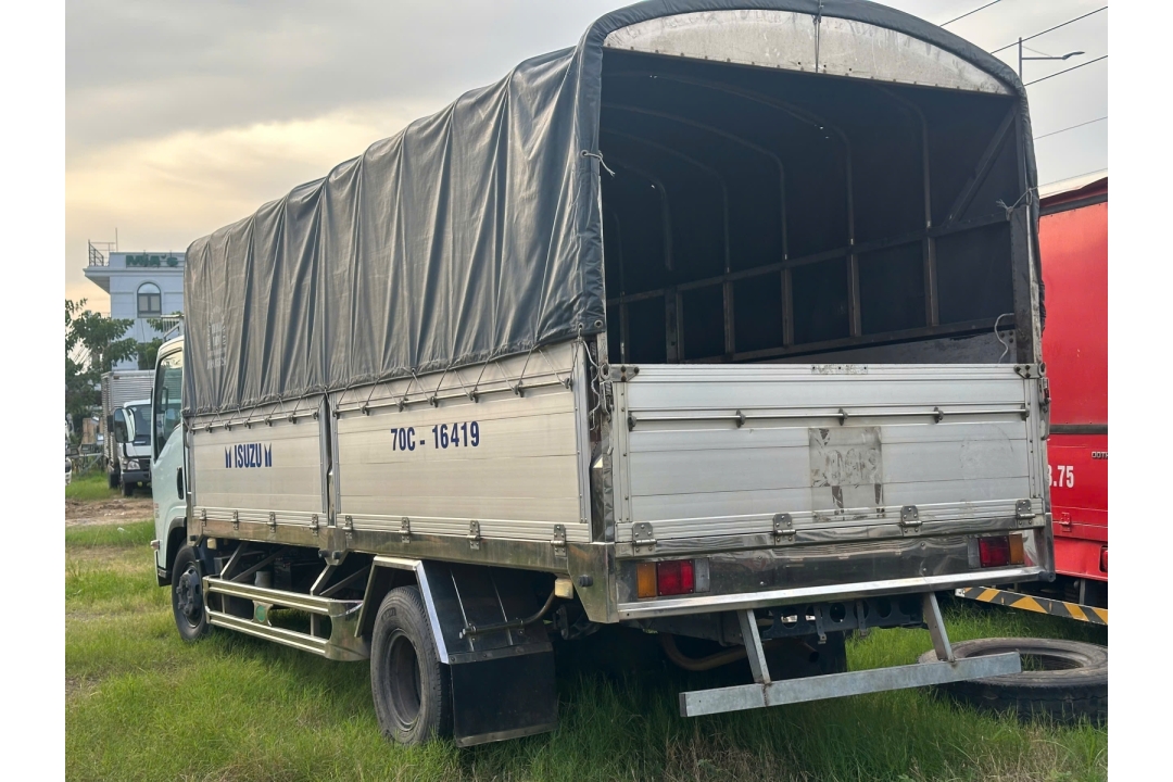 Xe tải ISUZU NQR 5 tấn 1
