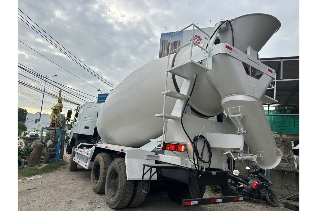 Xe trộn bê tông howo 2010  cũ